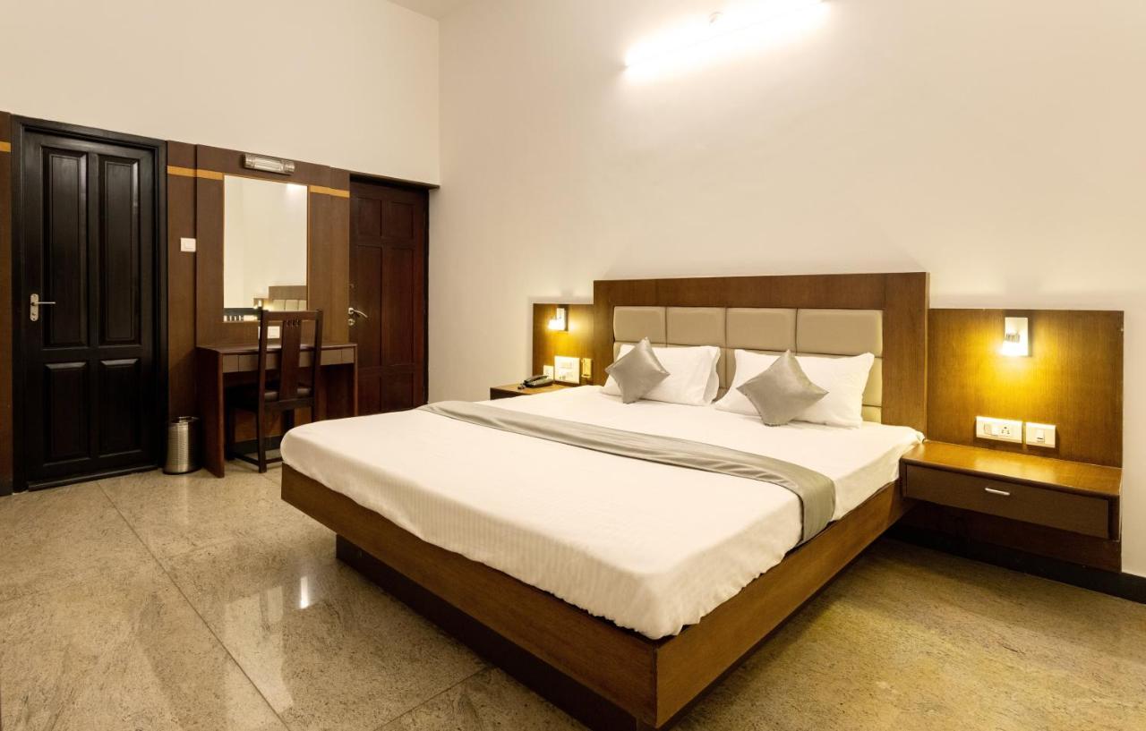 מנגלור Hotel Paramount Suites & Service Apartments מראה חיצוני תמונה