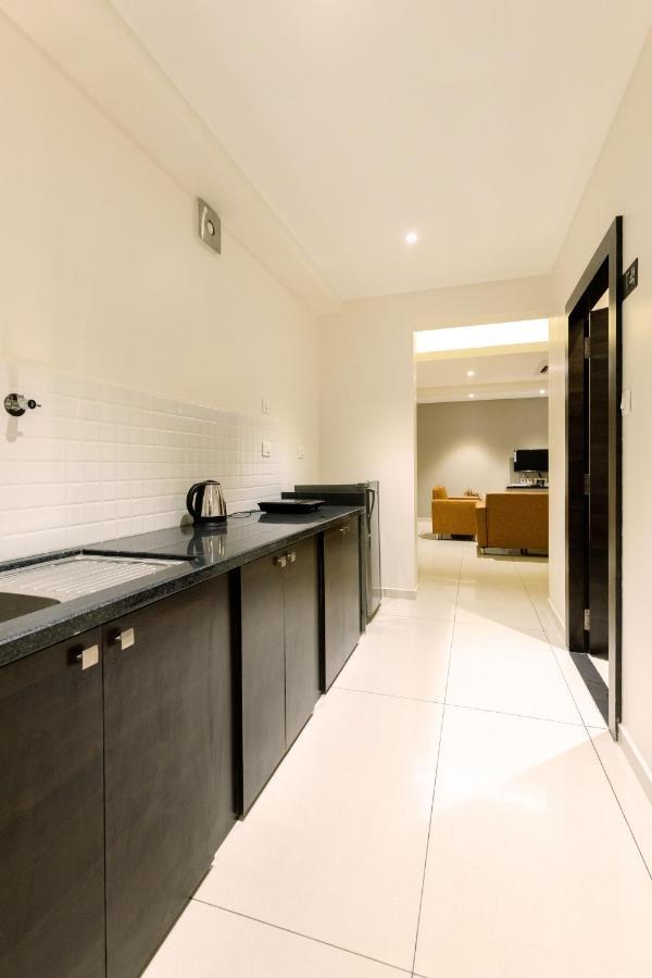 מנגלור Hotel Paramount Suites & Service Apartments מראה חיצוני תמונה