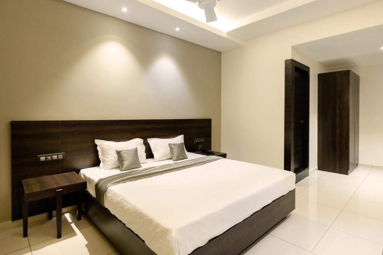 מנגלור Hotel Paramount Suites & Service Apartments מראה חיצוני תמונה