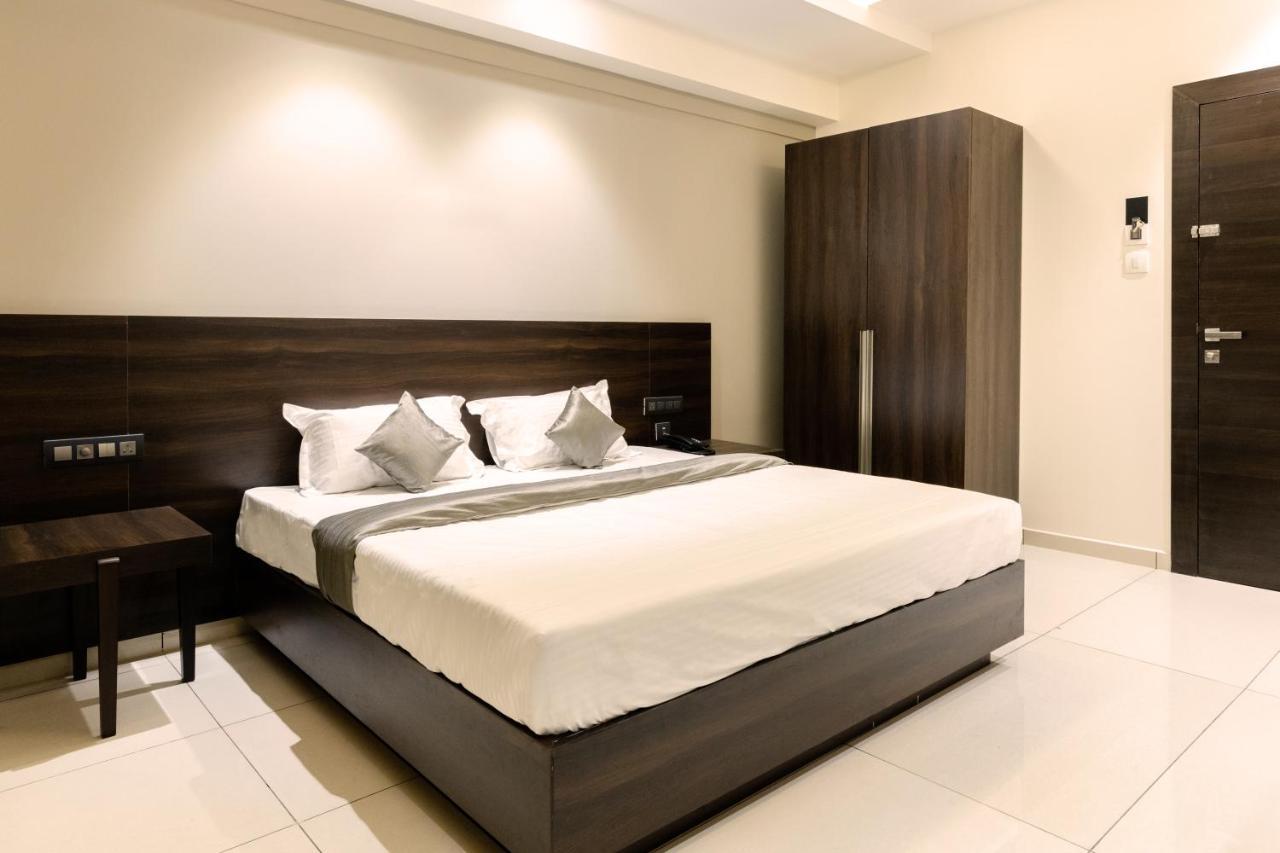 מנגלור Hotel Paramount Suites & Service Apartments מראה חיצוני תמונה