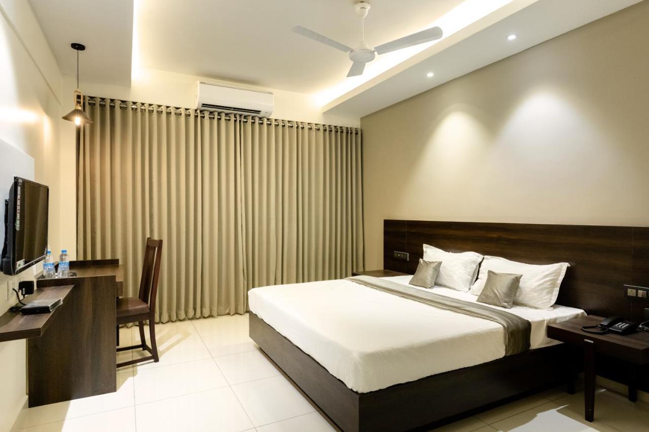 מנגלור Hotel Paramount Suites & Service Apartments מראה חיצוני תמונה